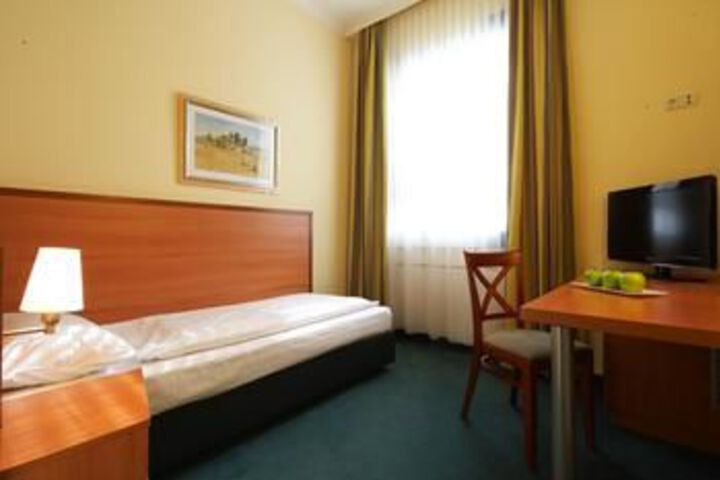 Room 25 of 58