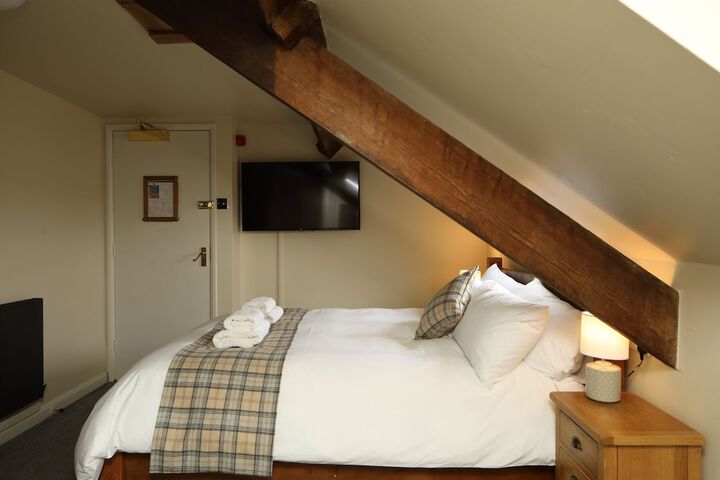 Room 4 of 25
