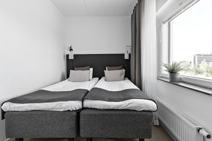 Room 13 of 38