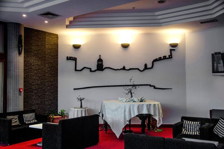 Entrance & Lobby