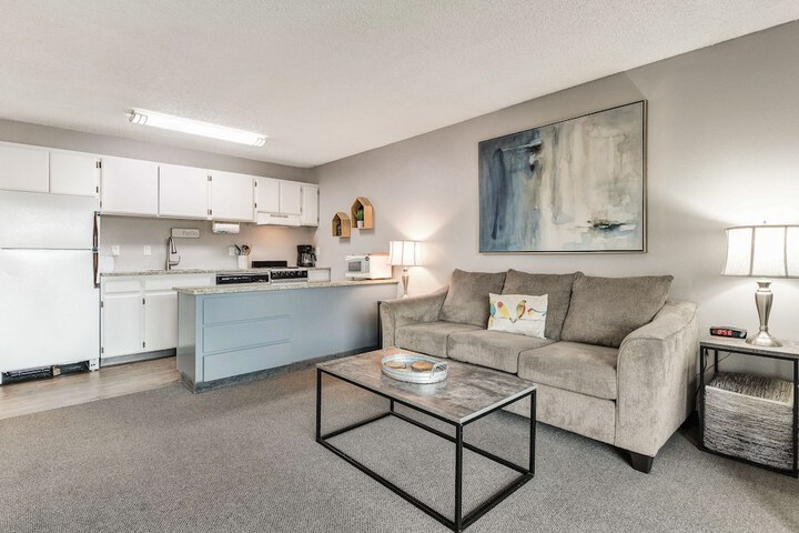 Room 221 of 398