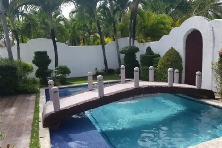 Pool 13 of 22