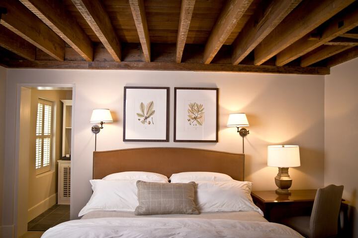 Room 3 of 43
