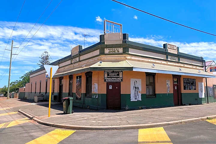 Photo of Main Reef Hotel