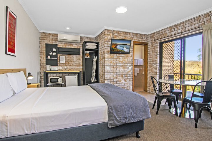 Room 12 of 26