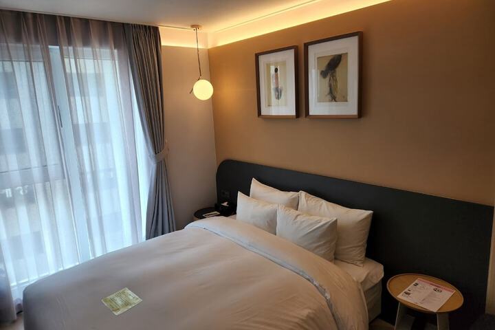Room 40 of 219
