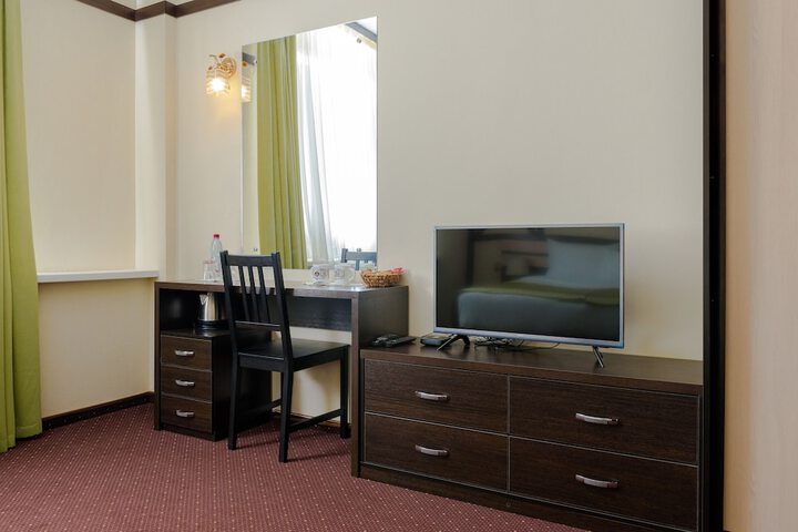 Room 5 of 33