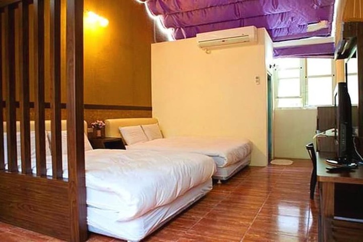Room 4 of 25
