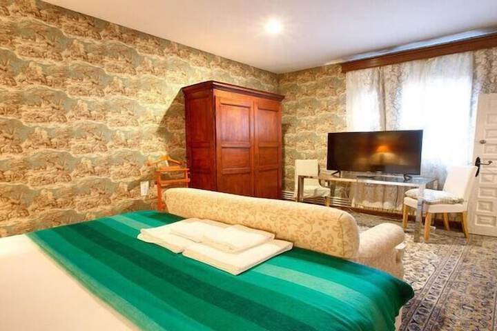Room 5 of 90