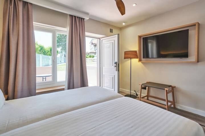 Room 34 of 132