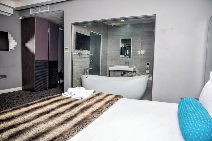 Room 11 of 29