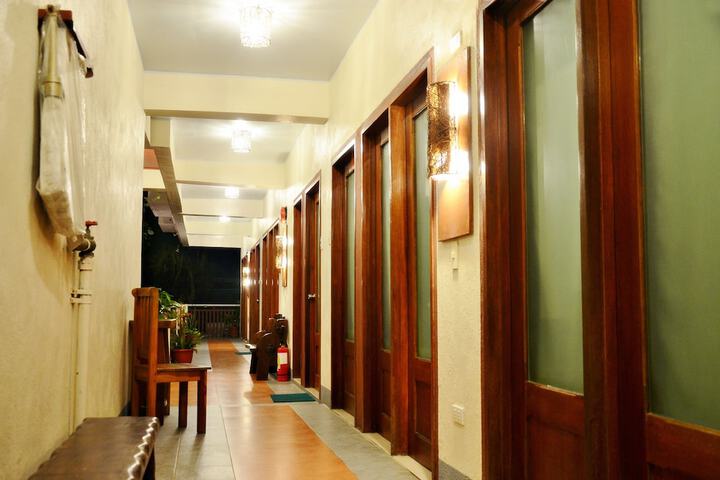 Ballroom/Hall 77 of 105