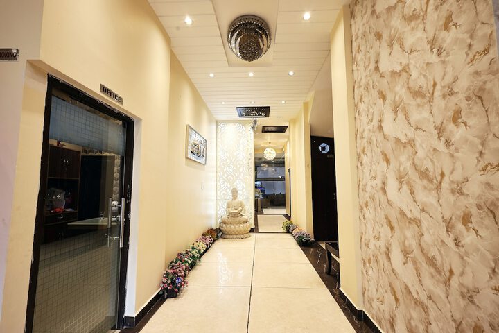 Hotel Interior 4 of 128