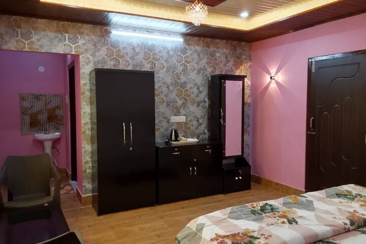 Room 18 of 25