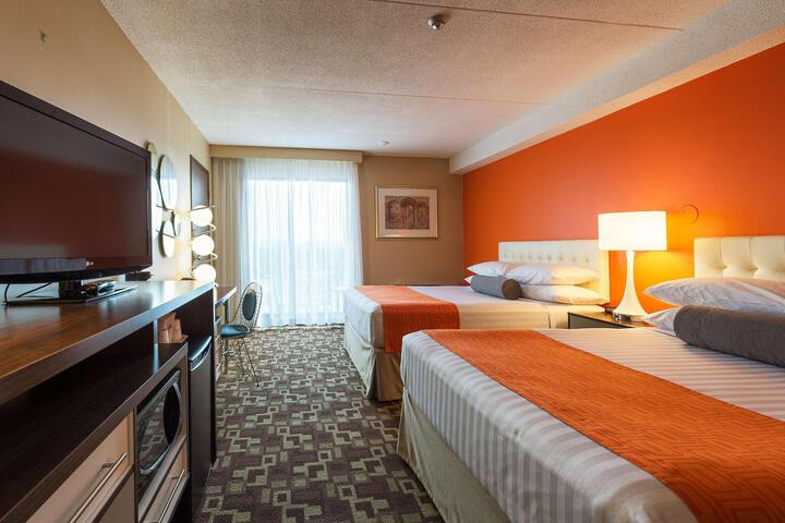 2 Queen Beds (7 of 14)