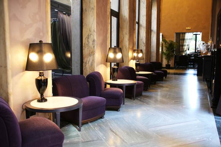 Entrance & Lobby