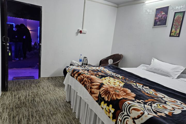 Room 4 of 17