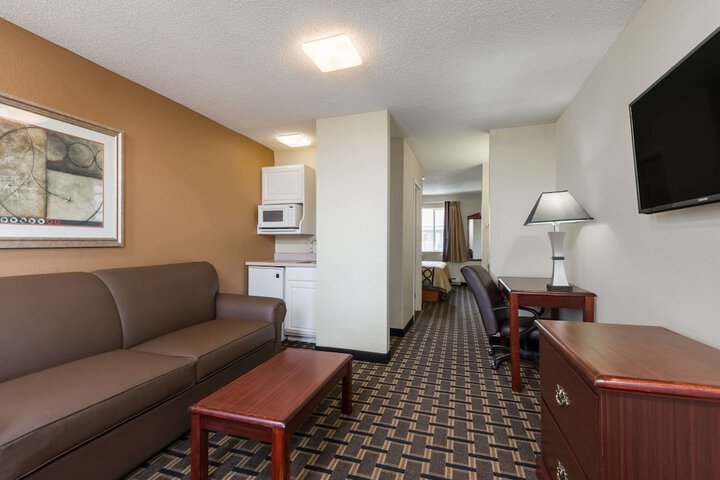 2 Queen Beds 1 Bedroom Suite (7 of 9)