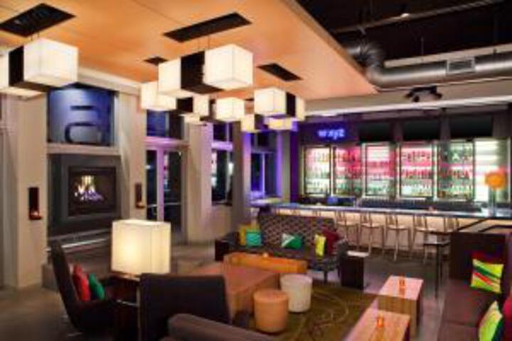 Lounge 21 of 51
