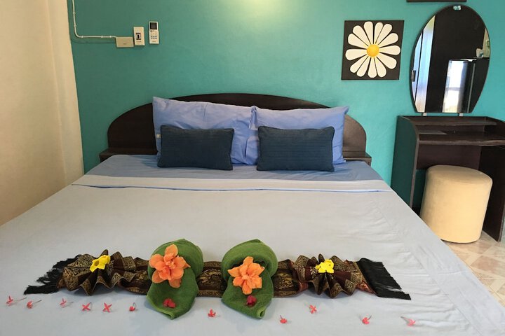 Room 5 of 145