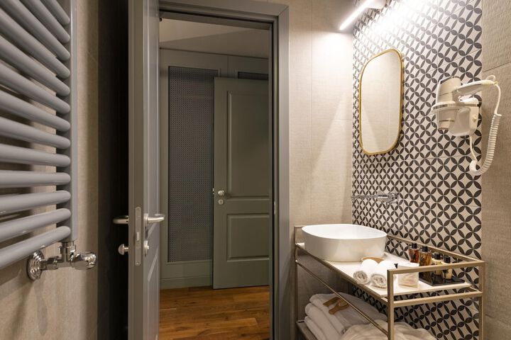 Room 21 of 39