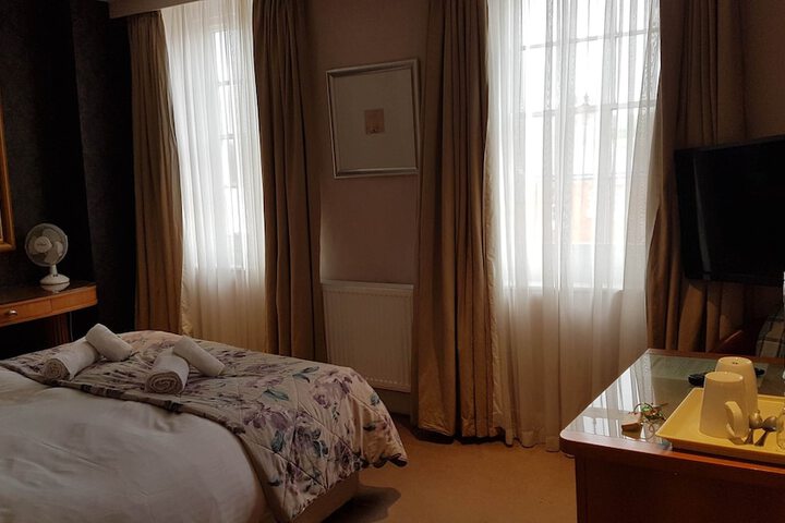 Room 10 of 40