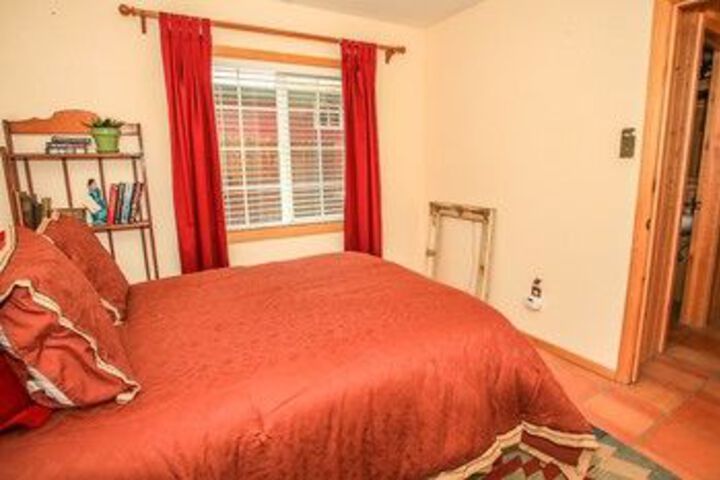 Room 9 of 32