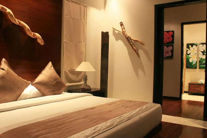 Room 4 of 106