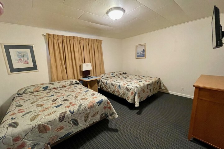 Room 6 of 32