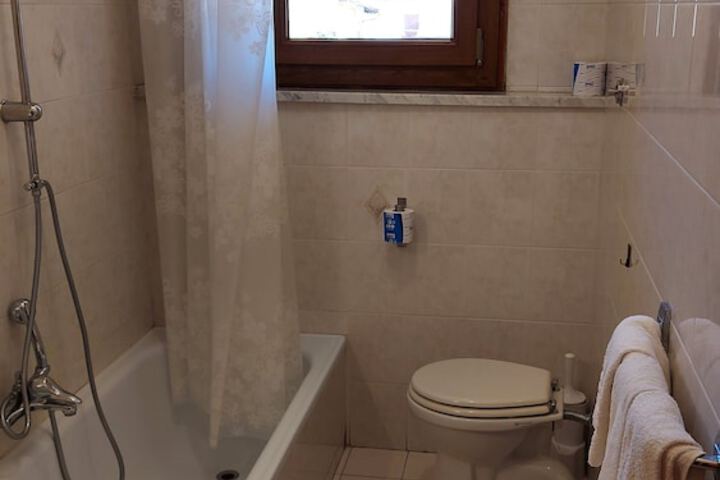 Room 12 of 27