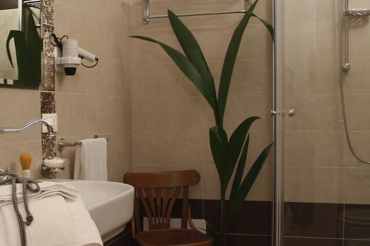 Room 18 of 25