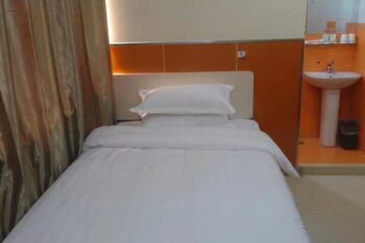 Room 5 of 7