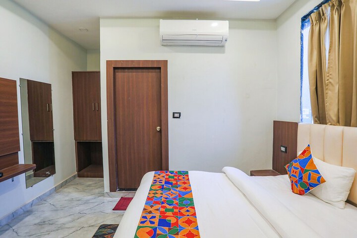 Room 13 of 23