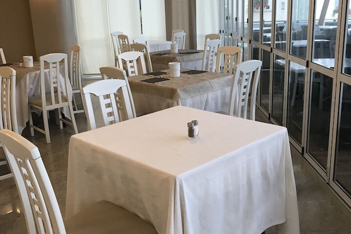Dining 37 of 68