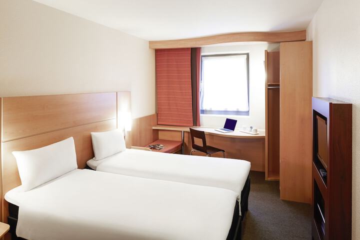 Room 3 of 47