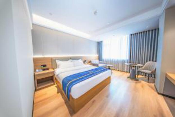 Room 21 of 21