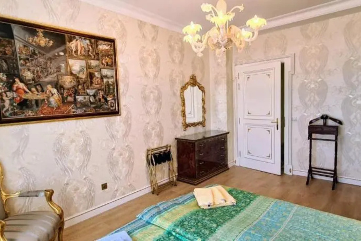 Room 3 of 12