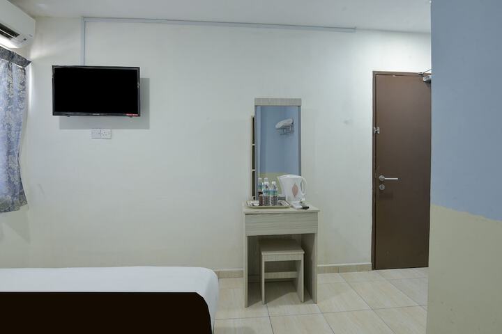Room 12 of 38