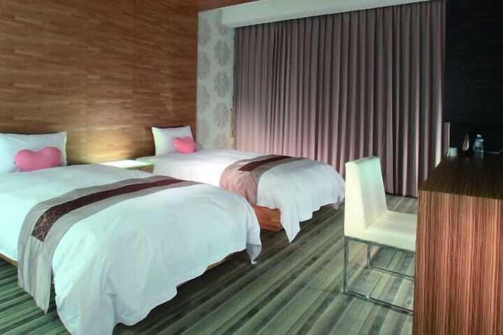 Room 7 of 48
