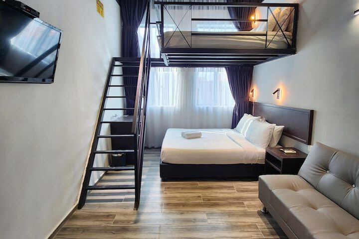 Room 11 of 102