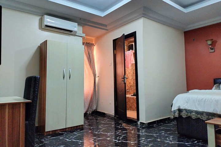 Room 22 of 48