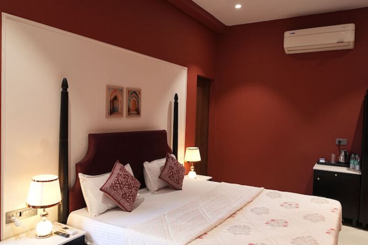 Room 32 of 89