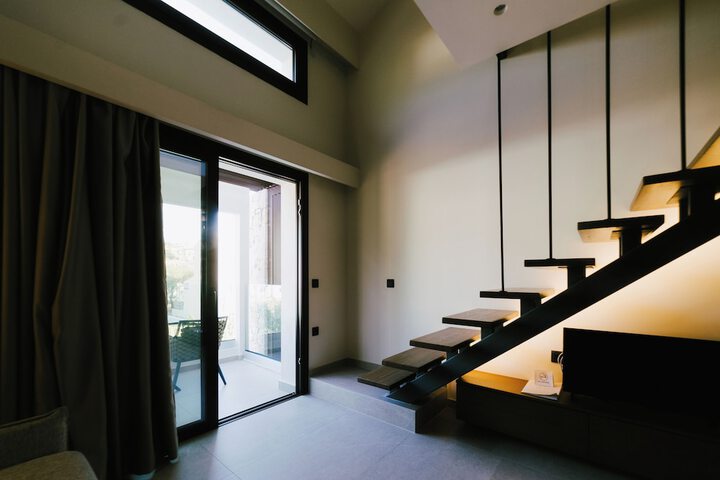 Room 13 of 16