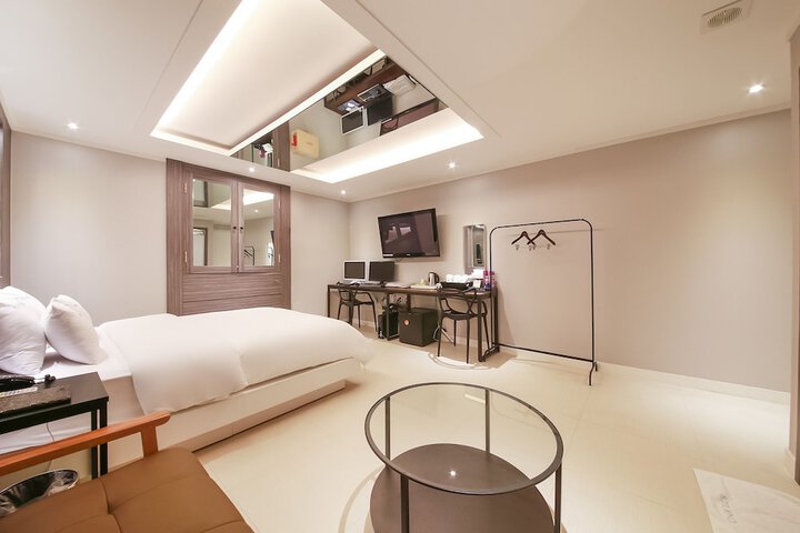 Room 5 of 44