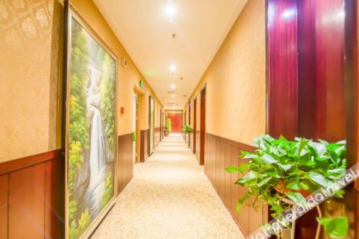 Hotel Interior 14 of 32