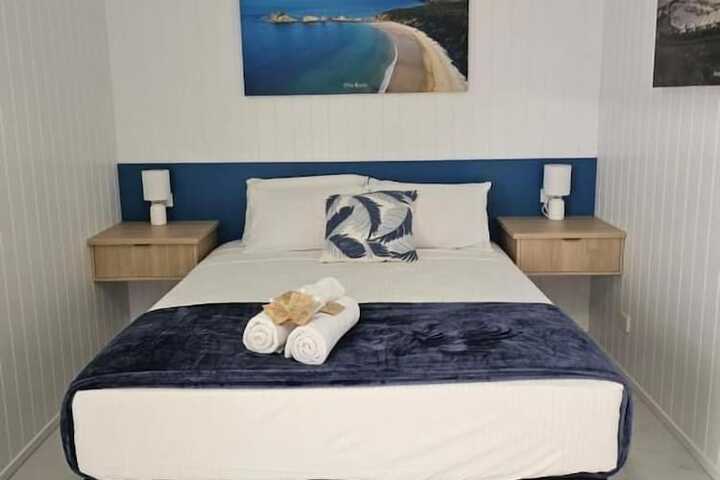 Room 5 of 12