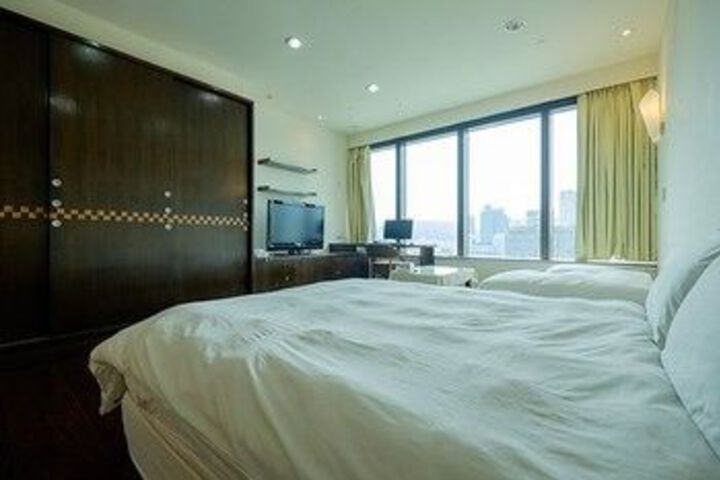 Room 13 of 24