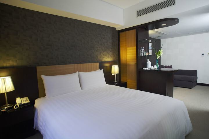 Room 4 of 54