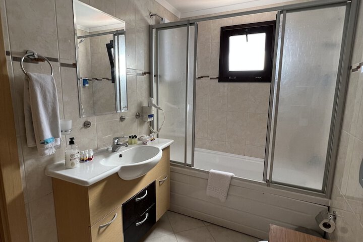 Room 12 of 16