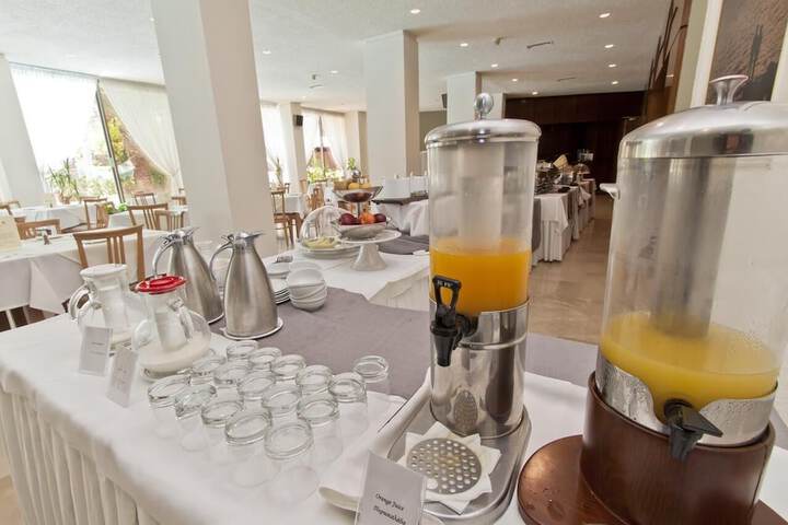 Breakfast/Coffee Service 45 of 66
